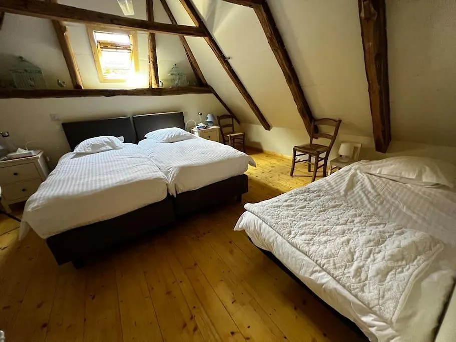 Tremouille  Belle Maison De Vacances Avec Piscine Chauffee בית נופש