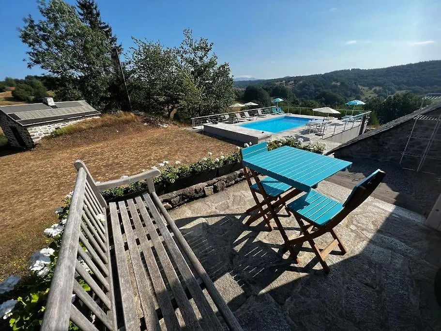 Belle Maison De Vacances Avec Piscine Chauffee Tremouille  0*, Tremouille (Cantal)